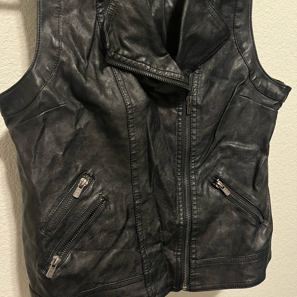 Jeans by Buffalo Faux Leather Black Biker Vest - Picture 2 of 5